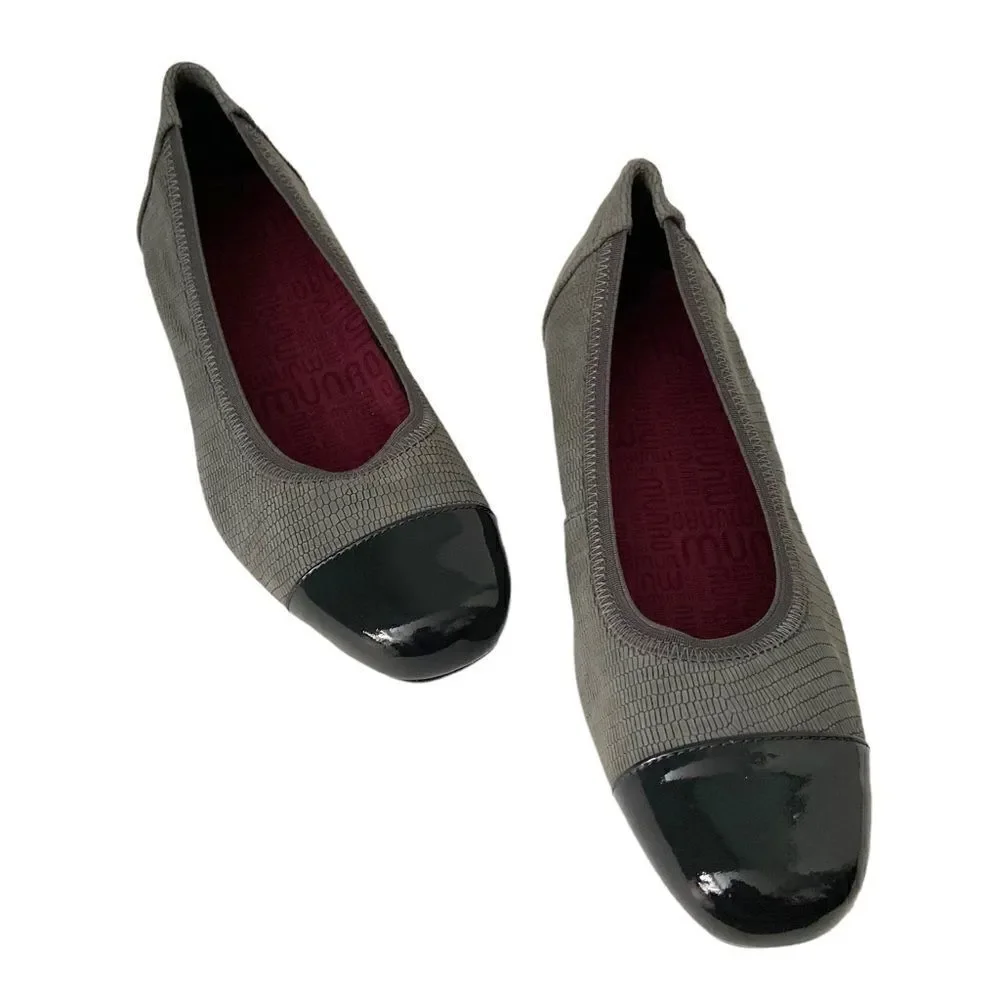 NEW Munro Danielle II Grey Lizard Print Nubuck/Patent Flat Shoes in Size 8.5W